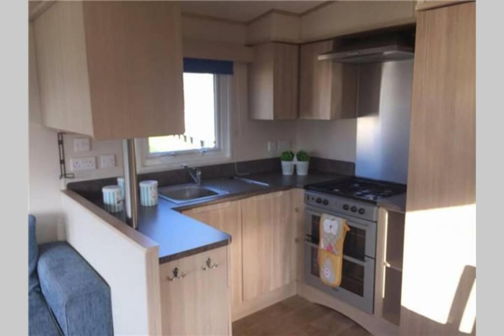 8 Berth Caravan At Parkdean Camber Sands Exterior foto